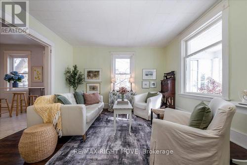 132 Jarvis Street, Orillia, ON - Indoor Photo Showing Living Room