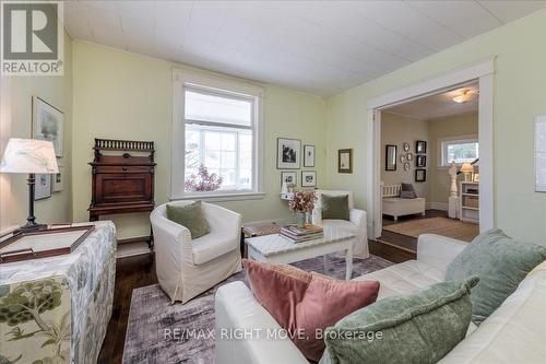 132 Jarvis Street, Orillia, ON - Indoor Photo Showing Living Room