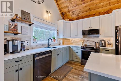 761 Forest Park Road, Laurentian Valley, ON - Indoor Photo Showing Kitchen