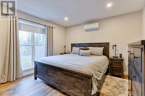 761 Forest Park Road, Laurentian Valley, ON - Indoor Photo Showing Bedroom