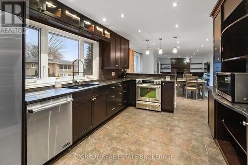 6 Woodlawn Place, Brockville, ON - Indoor Photo Showing Kitchen With Double Sink With Upgraded Kitchen