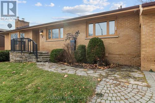 6 Woodlawn Place, Brockville, ON - Outdoor