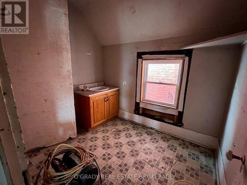 126 Perth Street, Brockville, ON - Indoor Photo Showing Other Room