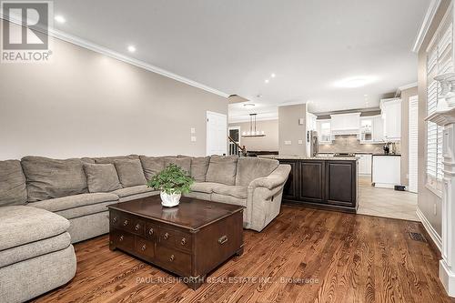 2040 Oakbrook Circle, Ottawa, ON - Indoor Photo Showing Living Room