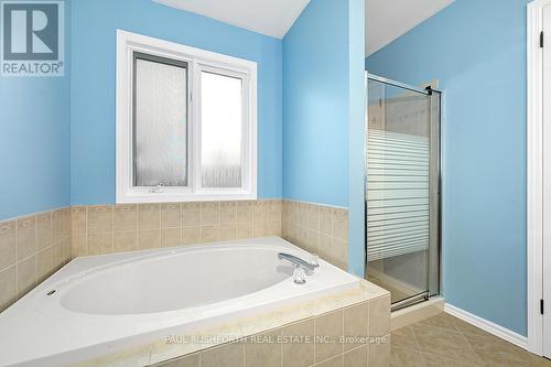 2040 Oakbrook Circle, Ottawa, ON - Indoor Photo Showing Bathroom