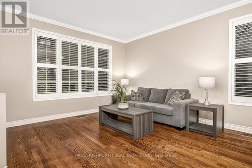 2040 Oakbrook Circle, Ottawa, ON - Indoor Photo Showing Living Room