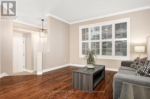 2040 Oakbrook Circle, Ottawa, ON - Indoor Photo Showing Living Room