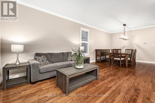 2040 Oakbrook Circle, Ottawa, ON - Indoor Photo Showing Living Room