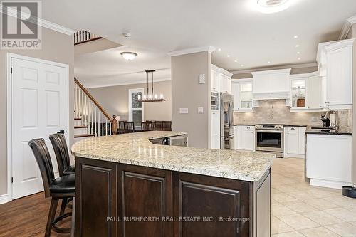 2040 Oakbrook Circle, Ottawa, ON - Indoor Photo Showing Kitchen With Upgraded Kitchen