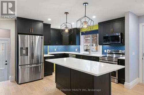 1515 Lepage Avenue, Ottawa, ON - Indoor Photo Showing Kitchen With Upgraded Kitchen