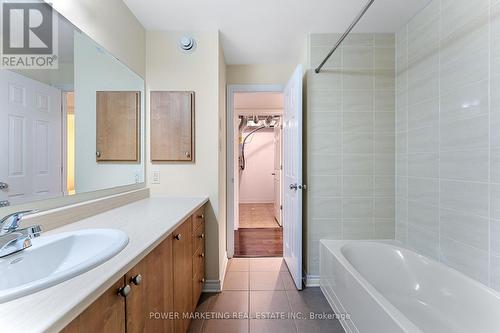 2 - 135 Bluestone, Ottawa, ON - Indoor Photo Showing Bathroom