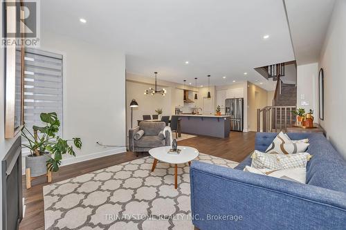 716 Twist Way, Ottawa, ON - Indoor Photo Showing Living Room