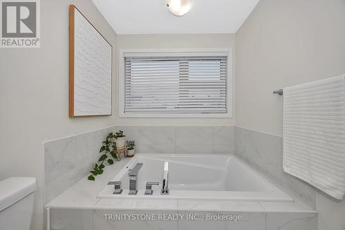 716 Twist Way, Ottawa, ON - Indoor Photo Showing Bathroom