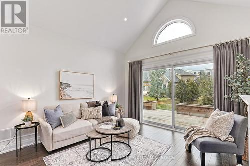 75 Kari Crescent, Collingwood, ON - Indoor Photo Showing Living Room