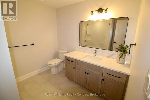 861 22Nd Avenue A, Hanover, ON - Indoor Photo Showing Bathroom