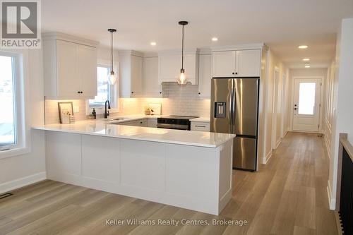 861 22Nd Avenue A, Hanover, ON - Indoor Photo Showing Kitchen With Upgraded Kitchen