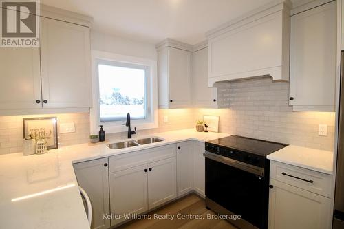 861 22Nd Avenue A, Hanover, ON - Indoor Photo Showing Kitchen With Double Sink