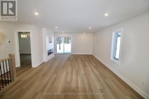 861 22Nd Avenue A, Hanover, ON - Indoor Photo Showing Other Room