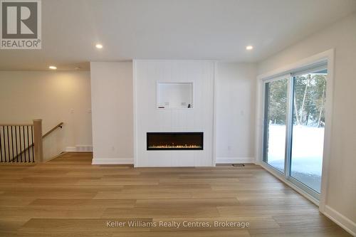 861 22Nd Avenue A, Hanover, ON - Indoor With Fireplace