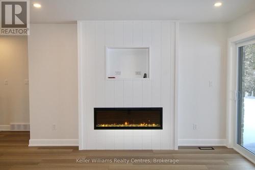 861 22Nd Avenue A, Hanover, ON - Indoor With Fireplace