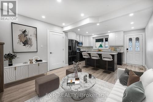 165 Claremont Street, Toronto, ON - Indoor Photo Showing Living Room