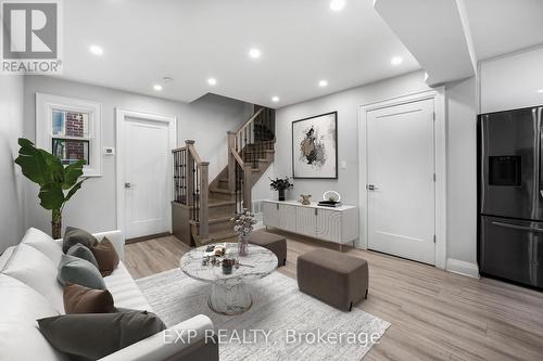 165 Claremont Street, Toronto, ON - Indoor Photo Showing Living Room