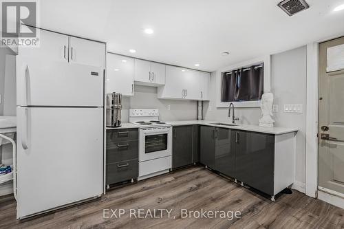 165 Claremont Street, Toronto, ON - Indoor Photo Showing Kitchen