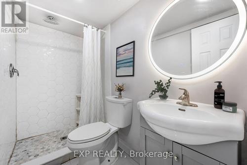 165 Claremont Street, Toronto, ON - Indoor Photo Showing Bathroom