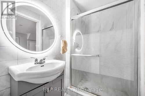 165 Claremont Street, Toronto, ON - Indoor Photo Showing Bathroom