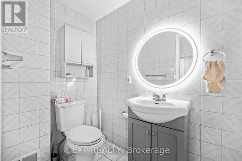 165 Claremont Street, Toronto, ON - Indoor Photo Showing Bathroom