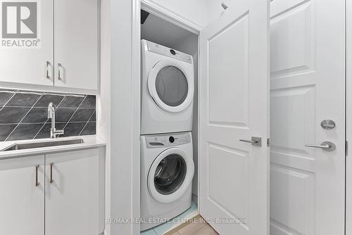 2603 - 36 Elm Drive, Mississauga, ON - Indoor Photo Showing Laundry Room