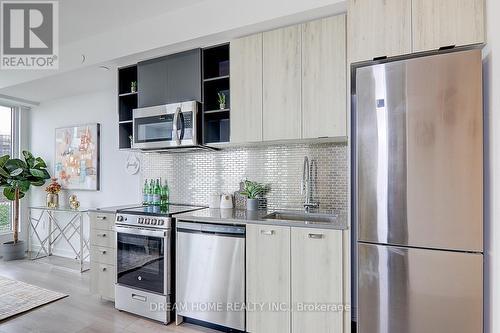 812 - 10 De Boers Drive, Toronto, ON - Indoor Photo Showing Kitchen With Stainless Steel Kitchen With Upgraded Kitchen