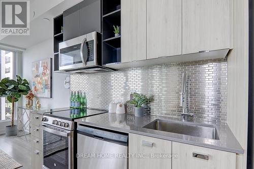 812 - 10 De Boers Drive, Toronto, ON - Indoor Photo Showing Kitchen