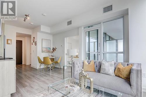 812 - 10 De Boers Drive, Toronto, ON - Indoor Photo Showing Living Room