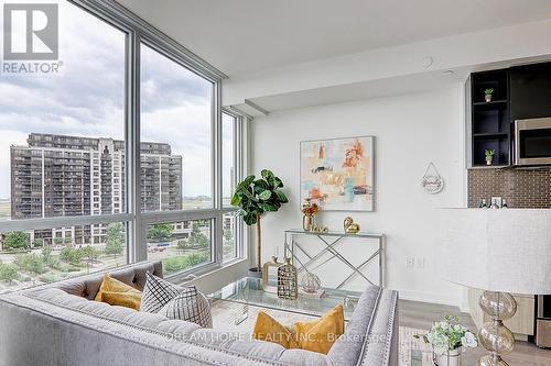 812 - 10 De Boers Drive, Toronto, ON - Indoor Photo Showing Living Room