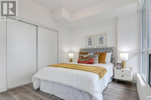 812 - 10 De Boers Drive, Toronto, ON - Indoor Photo Showing Bedroom