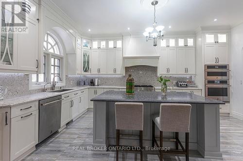 10 Costner Place, Caledon, ON - Indoor Photo Showing Kitchen With Upgraded Kitchen