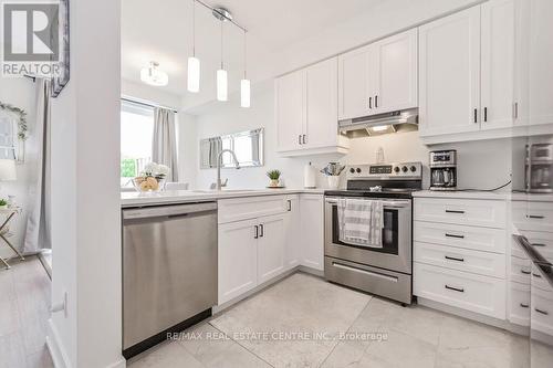 30 - 690 Broadway, Orangeville, ON - Indoor Photo Showing Kitchen With Stainless Steel Kitchen With Upgraded Kitchen