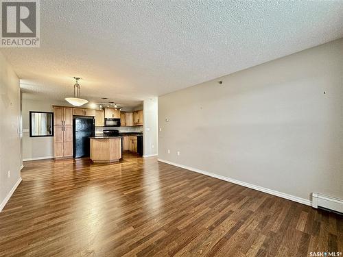 B307 103 Wellman Crescent, Saskatoon, SK - Indoor Photo Showing Living Room