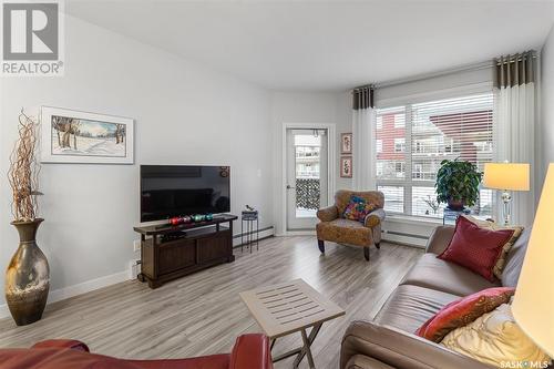 121 1025 Moss Avenue, Saskatoon, SK - Indoor Photo Showing Living Room