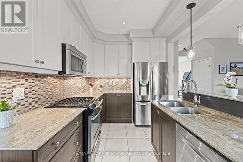 37 - 170 Palacebeach Trail, Hamilton, ON - Indoor Photo Showing Kitchen With Stainless Steel Kitchen With Double Sink With Upgraded Kitchen