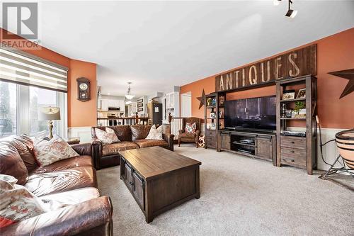 1260 Daley Avenue, Sarnia, ON - Indoor Photo Showing Living Room