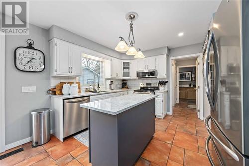 1260 Daley Avenue, Sarnia, ON - Indoor Photo Showing Kitchen With Upgraded Kitchen