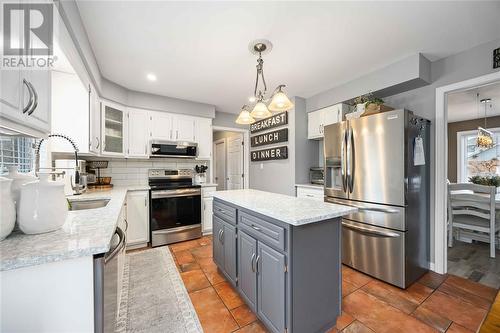 1260 Daley Avenue, Sarnia, ON - Indoor Photo Showing Kitchen With Upgraded Kitchen