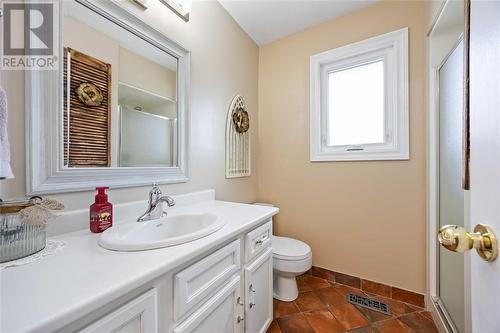 1260 Daley Avenue, Sarnia, ON - Indoor Photo Showing Bathroom