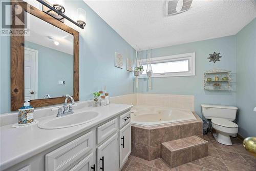 1260 Daley Avenue, Sarnia, ON - Indoor Photo Showing Bathroom