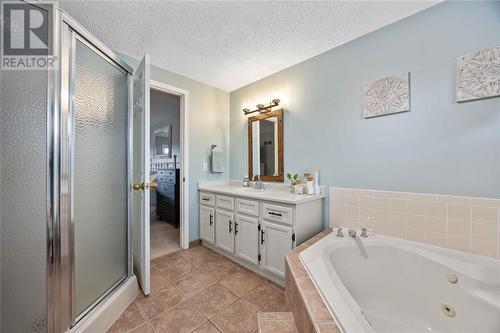 1260 Daley Avenue, Sarnia, ON - Indoor Photo Showing Bathroom