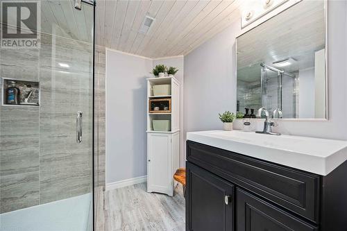 1260 Daley Avenue, Sarnia, ON - Indoor Photo Showing Bathroom