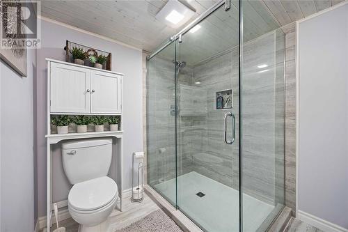 1260 Daley Avenue, Sarnia, ON - Indoor Photo Showing Bathroom