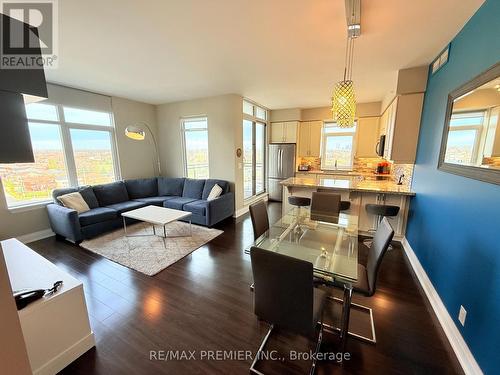 811 - 24 Woodstream Boulevard, Vaughan, ON - Indoor Photo Showing Living Room